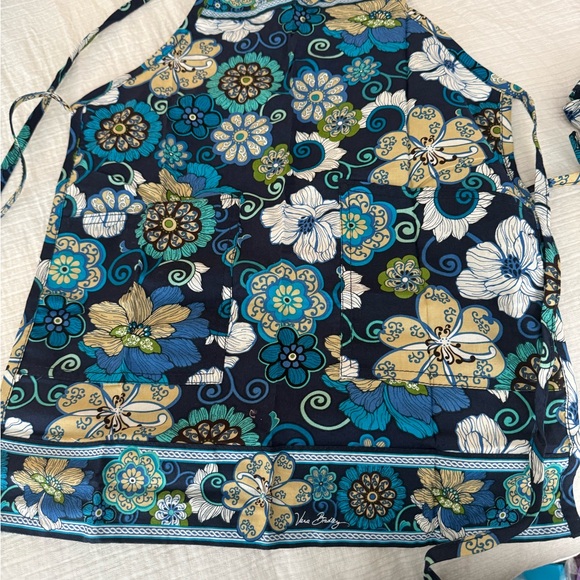 Vera Bradley Floral Apron - Blue and Green - Picture 1 of 4